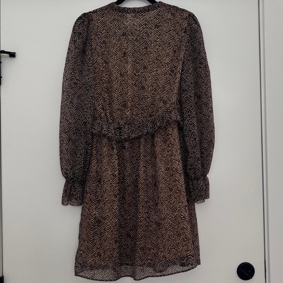 :Price Firm: & Other Stories Zig Zag Ruffled Mini Dress - Picture 5 of 9